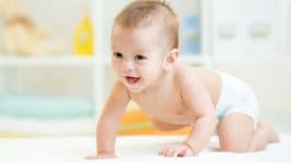 bebe gateando